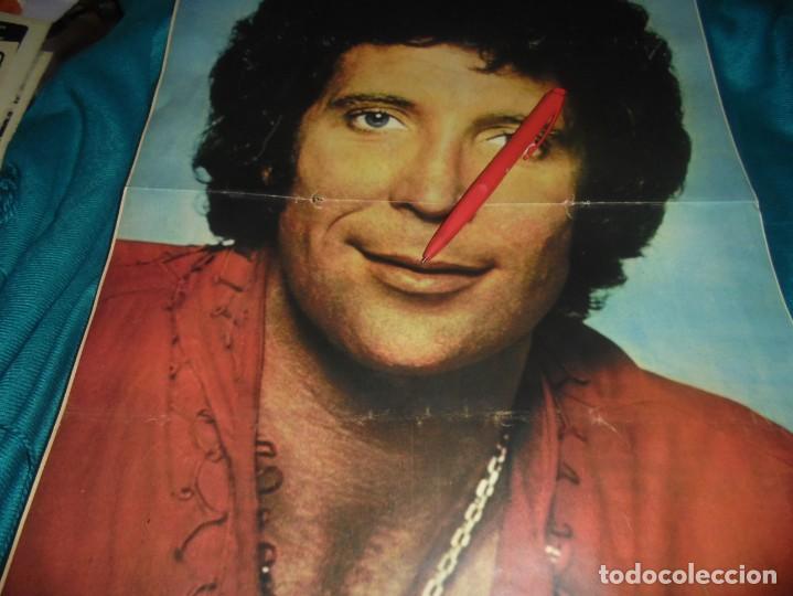 Coleccionismo de Revistas y Peri&oacute;dicos: RECORTE : POSTER : TOM JONES. 46 X 33 CM . SEMANA, MAYO 1976 (#)