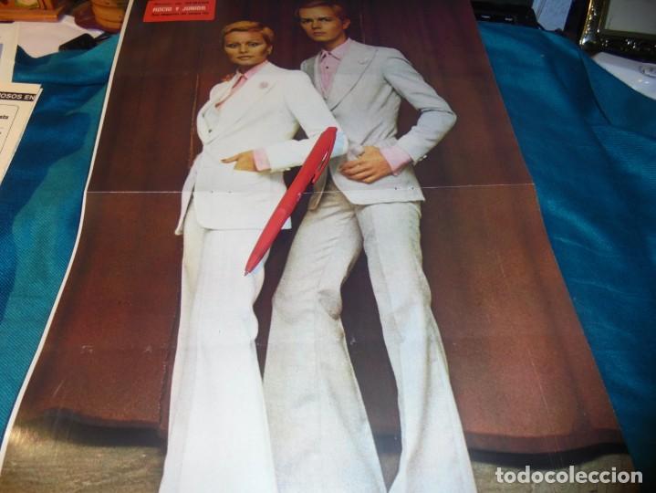 Coleccionismo de Revistas y Peri&oacute;dicos: RECORTE : POSTER : ROCIO DURCAL Y JUNIOR. LOS ELEGANTES DEL VERANO. SEMANA, SEPBRE 1976 (#)