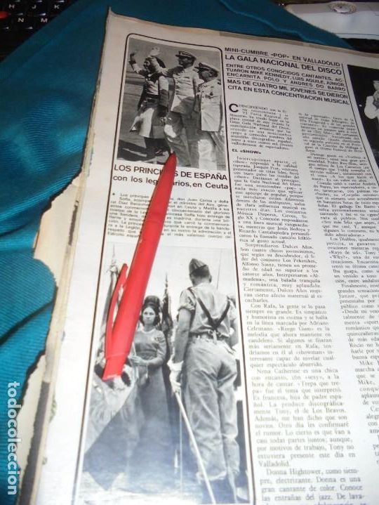 Coleccionismo de revistas y peri&oacute;dicos: RECORTE : LOS PRINCIPES DE ESPA&Ntilde;A CON LA LEGION DE CEUTA. SEMANA, OCTBRE 1970 (#)