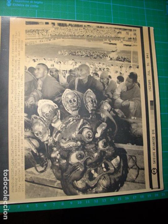 Coleccionismo de Revistas y Peri&oacute;dicos: SOVIET-LAMA, ULAN UDE , SOVIET UNION JULY 1991.TELEFOTO SATELITE ATLANTICO EFE REUTER PHOTO