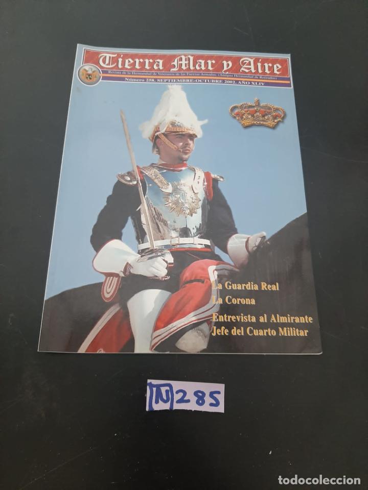Collection Magazines and Newspapers: Tierra mar y aire
