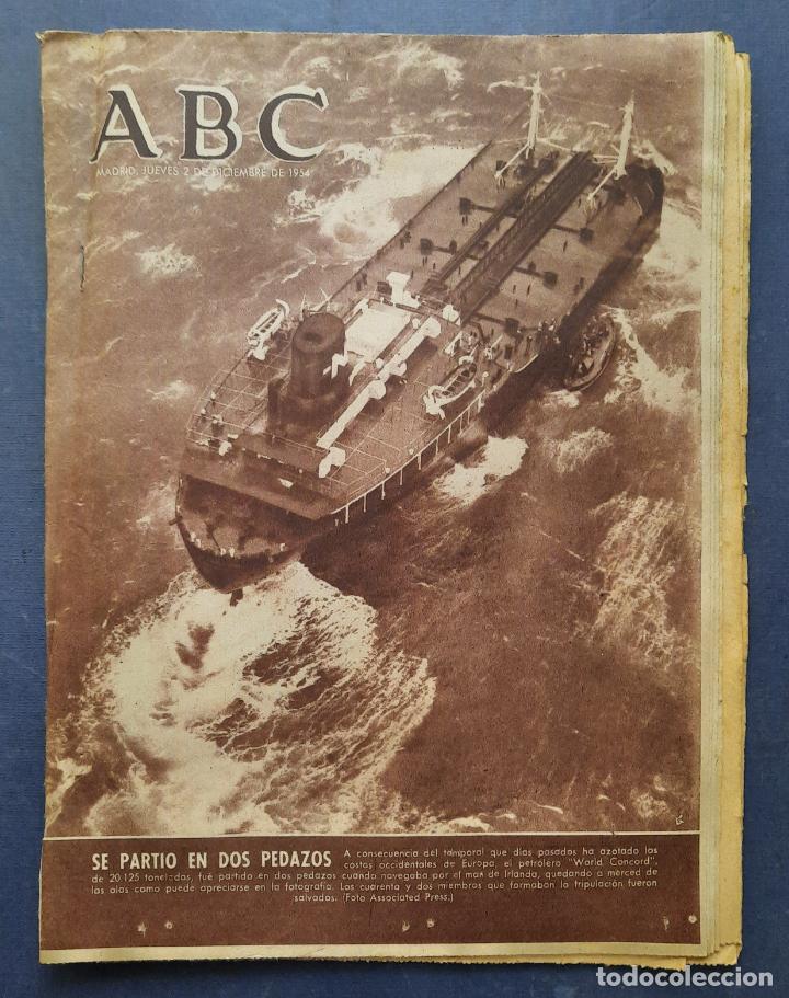 Coleccionismo de Revistas y Peri&oacute;dicos: ABC 2 DICIEMBRE 1954 - EL PETROLERO WORLD CONCORD PARTIDO EN DOS EN EL MAR DE IRLANDA.