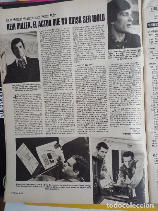 Sammeln von Zeitschriften und Zeitungen: KEIR DULLEA