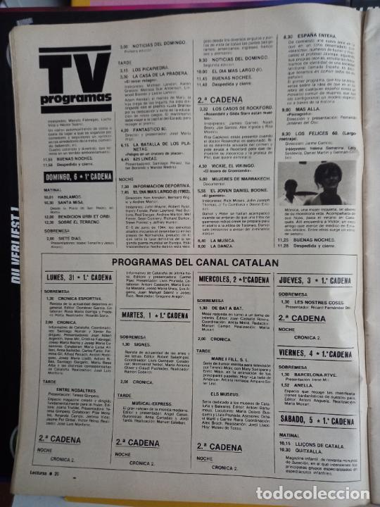 Sammeln von Zeitschriften und Zeitungen: YELENA SAMARINA