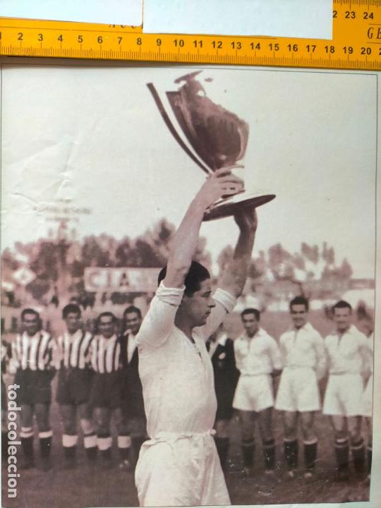 Colecionismo de Revistas e Jornais: antiguo recorte informacion grafica : sevilla 1945 46 futbol campeon de liga capitan jose lopez copa