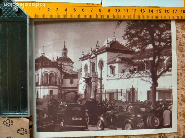 Colecionismo de Revistas e Jornais: antiguo recorte informacion grafica : sevilla puerta de la maestranza fiesta a&ntilde;os 40s