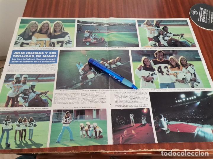 Coleccionismo de Revistas y Peri&oacute;dicos: JULIO IGLESIAS Y SUS TRILLIZAS EN MIAMI RECORTE REVISTA 2 PAGINAS 1978