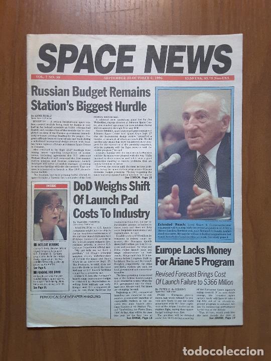 Collection Magazines and Newspapers: Space News Vol. 7, No 38. Noticias del espacio. En ingl&eacute;s.