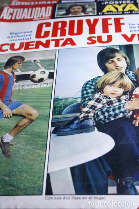 Coleccionismo de revistas y peri&oacute;dicos: LA ACTUALIDAD ESPA&Ntilde;OLA CRUYFF REPUBLICA ROLEX ATLETICO DE MADRID CAMILO SESTO NASTASE SANCHO GRACIA