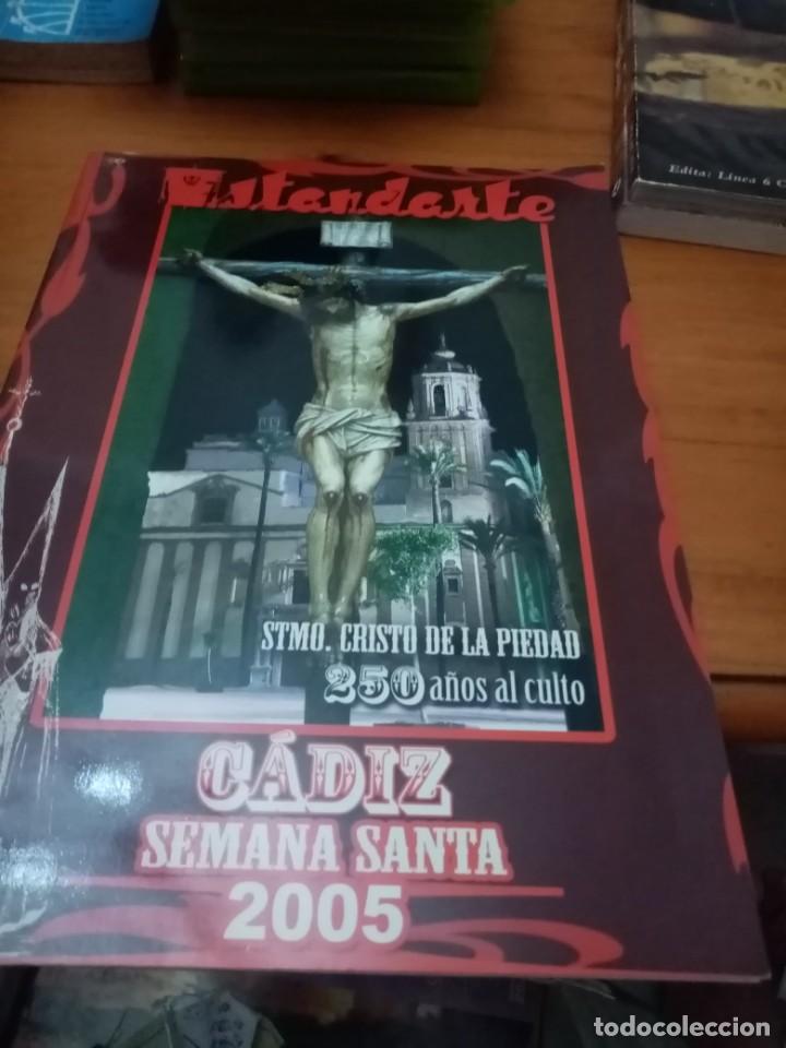 Collection Magazines and Newspapers: ESTANDARTE. SEMANA SANTA C&Aacute;DIZ 2005. STMO. CRISTO DE LA PIEDAD. C4L