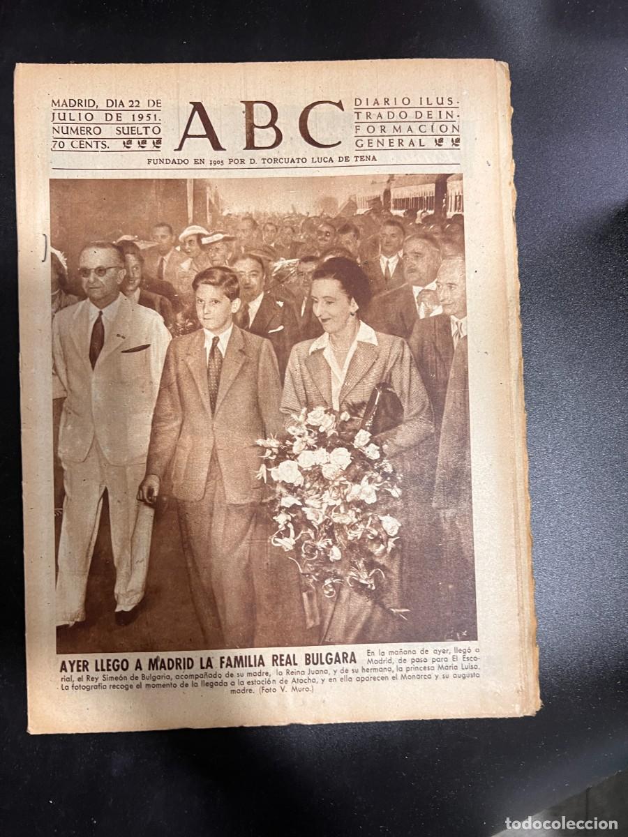 Coleccionismo de Revistas y Peri&oacute;dicos: ABC. JULIO 1951. N&ordm; 14160. LA FAMILIA REAL BULGARA LLEGA A MADRID. LEER