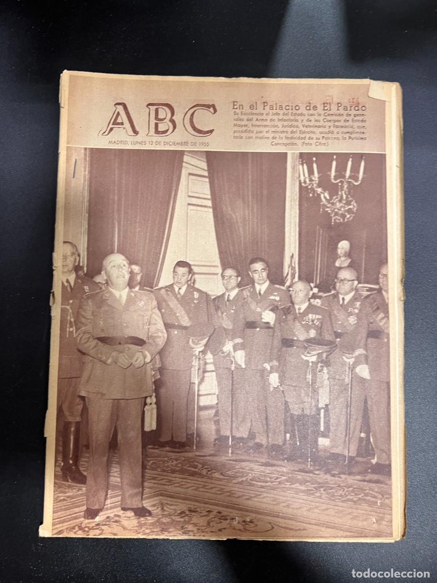 Coleccionismo de Revistas y Peri&oacute;dicos: ABC. DICIEMBRE 1955. N&ordm; 15526. JEFE DE ESTADO Y COMISION DEL ARMA DE INFANTERIA EN EL PARDO. LEER
