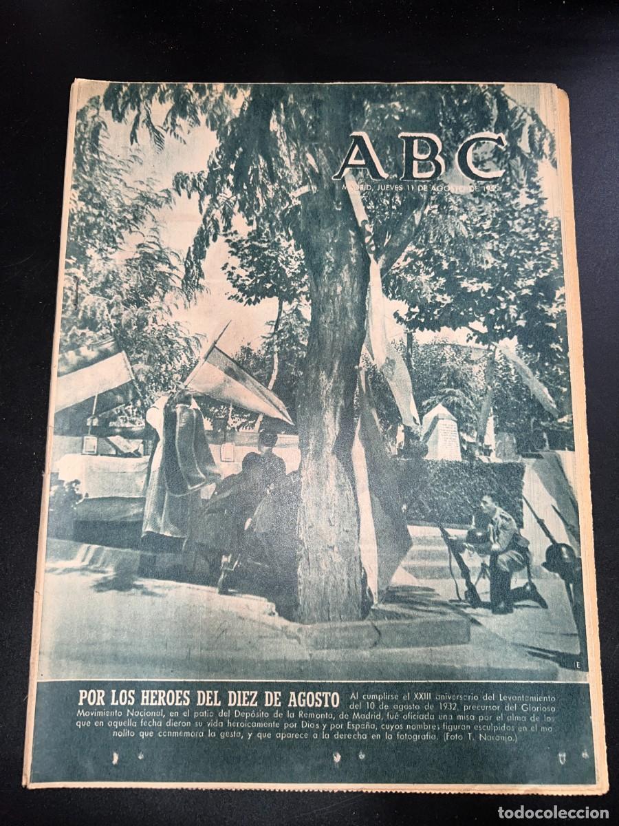 Coleccionismo de revistas y peri&oacute;dicos: ABC. AGOSTO 1955. N&ordm; 15421. POR LOS HEROES DEL DIEZ DE AGOSTO. LEER