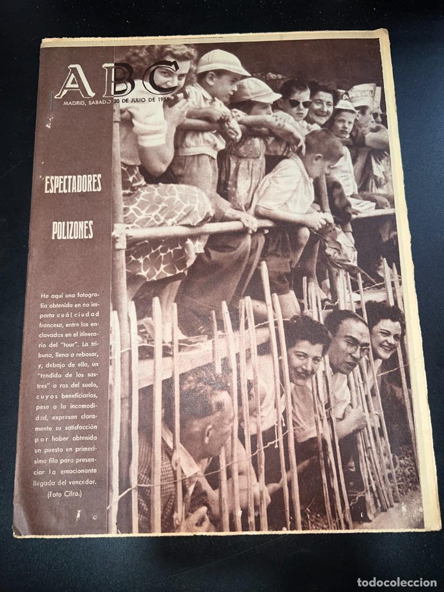 Coleccionismo de Revistas y Peri&oacute;dicos: ABC. AGOSTO 1955. N&ordm; 15411. ESPECTADORES POLIZONES. LEER