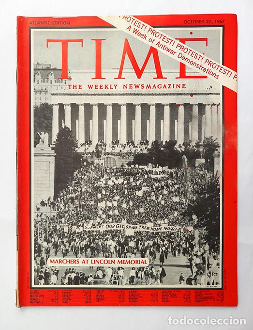 Collectionnisme de Revues et Journaux: Vietnam _ A Week of Antiwar Demonstrations. Marchers at Lincoln Memorial. Time Oct 27, 1967