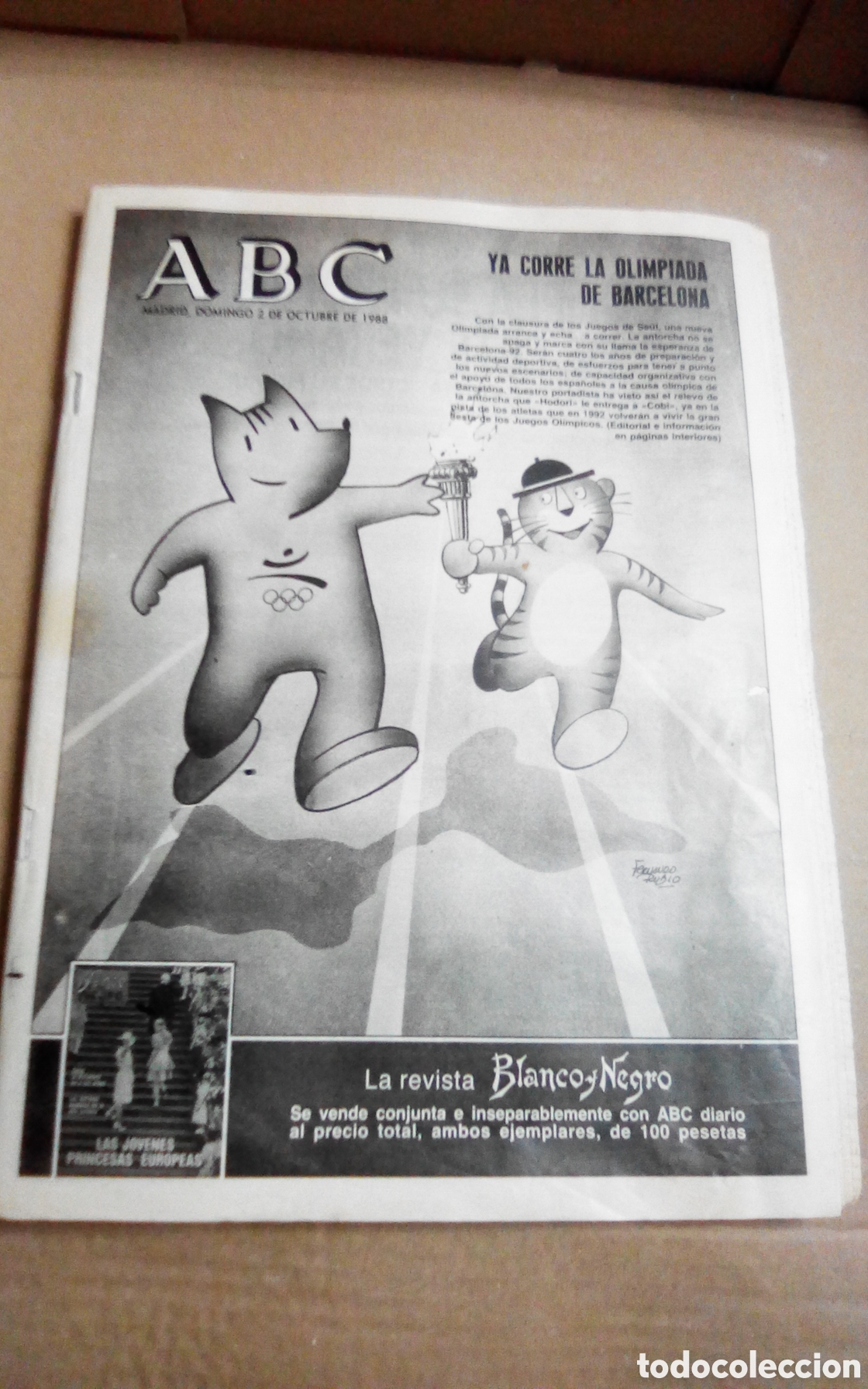 Coleccionismo de Revistas y Peri&oacute;dicos: ABC. 2 De octubre 1988. Ya corre la Olimpiada a Barcelona. Mascotas &rdquo;Cobi&rdquo; y &rdquo;Hodori&rdquo;.