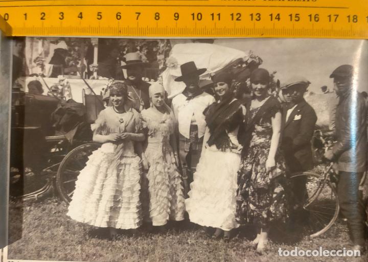 Coleccionismo de Revistas y Peri&oacute;dicos: antiguo recorte informacion grafica : sevilla ROMERIA DEL QUINTILLO TRAJES TIPICOS BICICLETAS