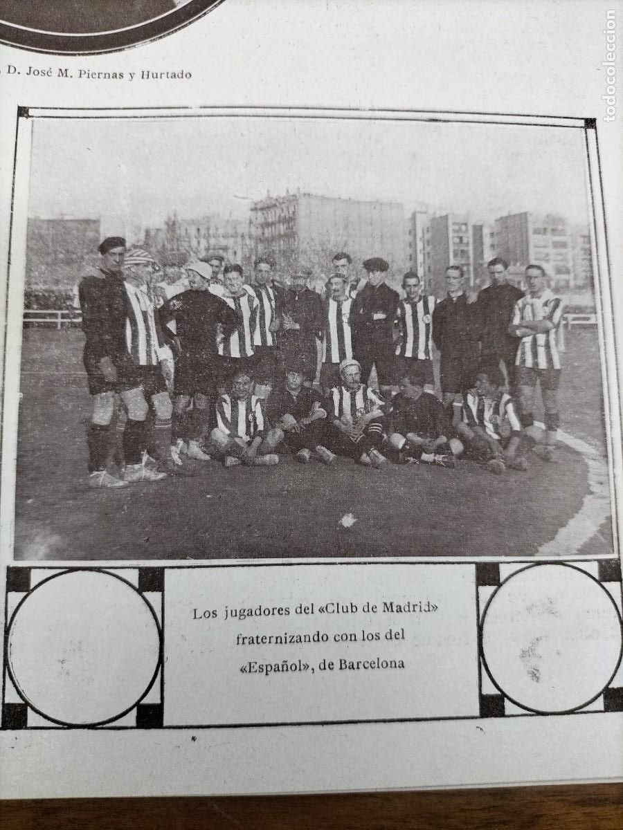 Collection Magazines and Newspapers: LOS JUGADORES DEL CLUB DE MADRID FRATERNIZANDO CON LOS DEL ESPA&Ntilde;OL DE BARCELONA FUTBOL HOJA A&Ntilde;O 1911