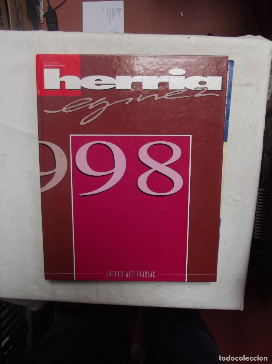 Coleccionismo de revistas y peri&oacute;dicos: REVISTA HERRIA EGINEZ 1998 ( TAPAS + REVISTAS )