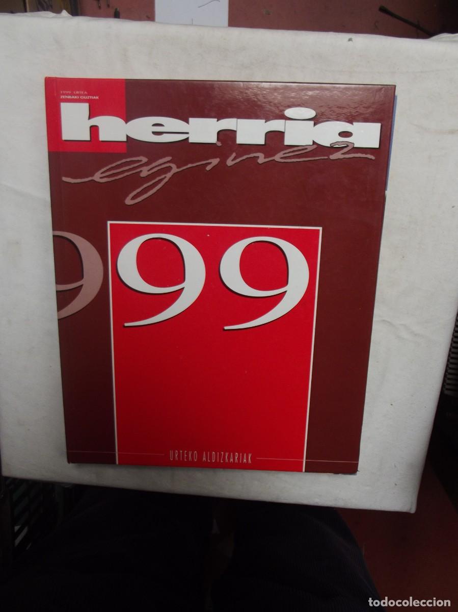 Coleccionismo de revistas y peri&oacute;dicos: REVISTA HERRIA EGINEZ 1999 ( TAPAS + REVISTAS )