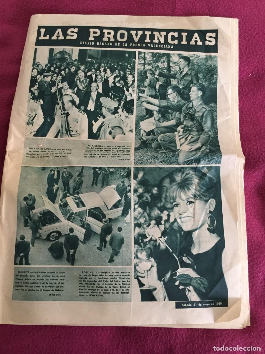 Coleccionismo de Revistas y Peri&oacute;dicos: Periodico Las Provincias (Valencia) 1960 Estreno P&egrave;licula DRACULA - Portada Brigitte Bardot - Vespa