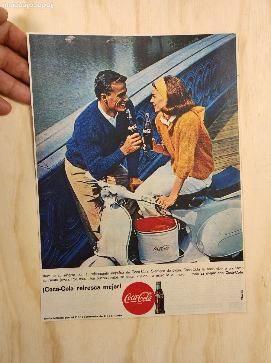 Coleccionismo de Revistas y Peri&oacute;dicos: HOJA PUBLICIDAD REVISTA ORIGINAL VINTAGE. COCA-COLA, ENAMORADOS EN MOTOCICLETA TIPO VESPA