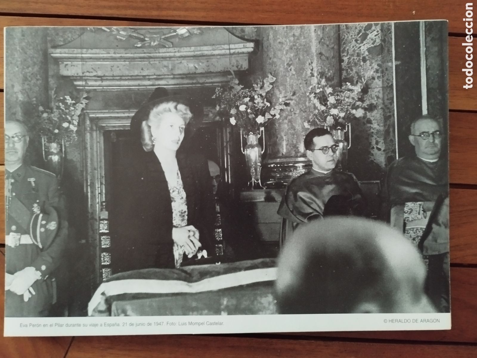 Collectionnisme de Revues et Journaux: Heraldo de Arag&oacute;n Eva Per&oacute;n en el pilar durante su viaje a Espa&ntilde;a en 1947