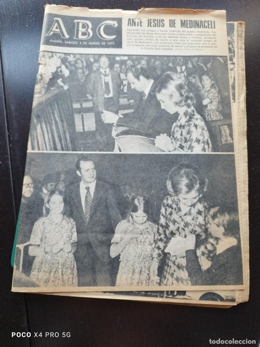 Coleccionismo de Revistas y Peri&oacute;dicos: PERIODICO ABC: 5-3-1977 / FAMILIA REAL ANTE JESUS DE MEDINACELI