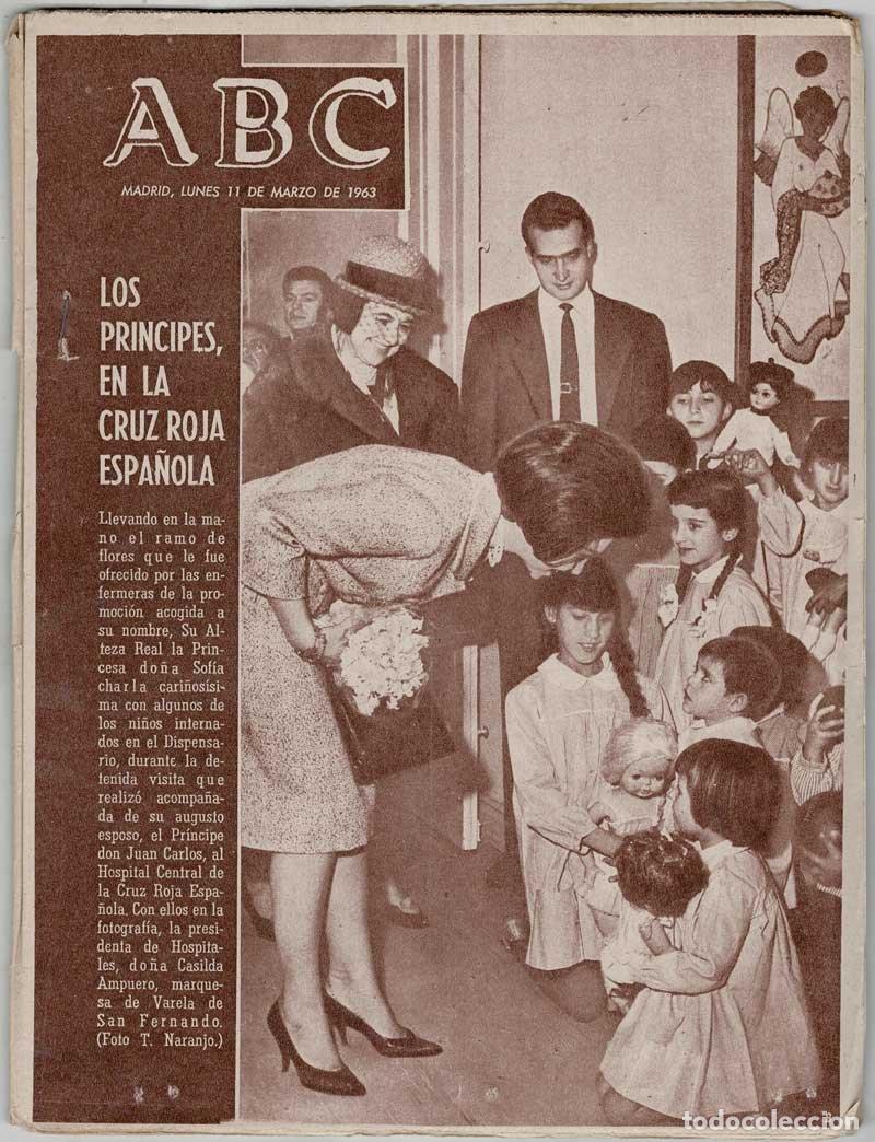 Coleccionismo de Revistas y Peri&oacute;dicos: Peri&oacute;dico ABC 11 marzo 1963. Los pr&iacute;ncipes, en la Cruz Roja espa&ntilde;ola