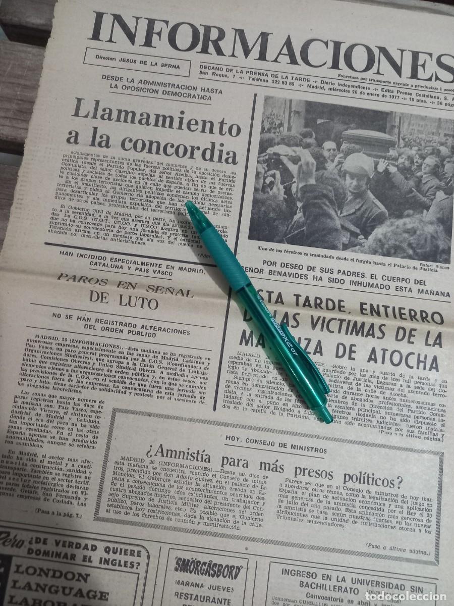 Coleccionismo de Revistas y Peri&oacute;dicos: TRANSICI&Oacute;N SEMANA NEGRA. ENTIERRO DE VICTIMAS DE MATANZA DE ATOCHA. INFORMACIONES 26 ENERO 1977