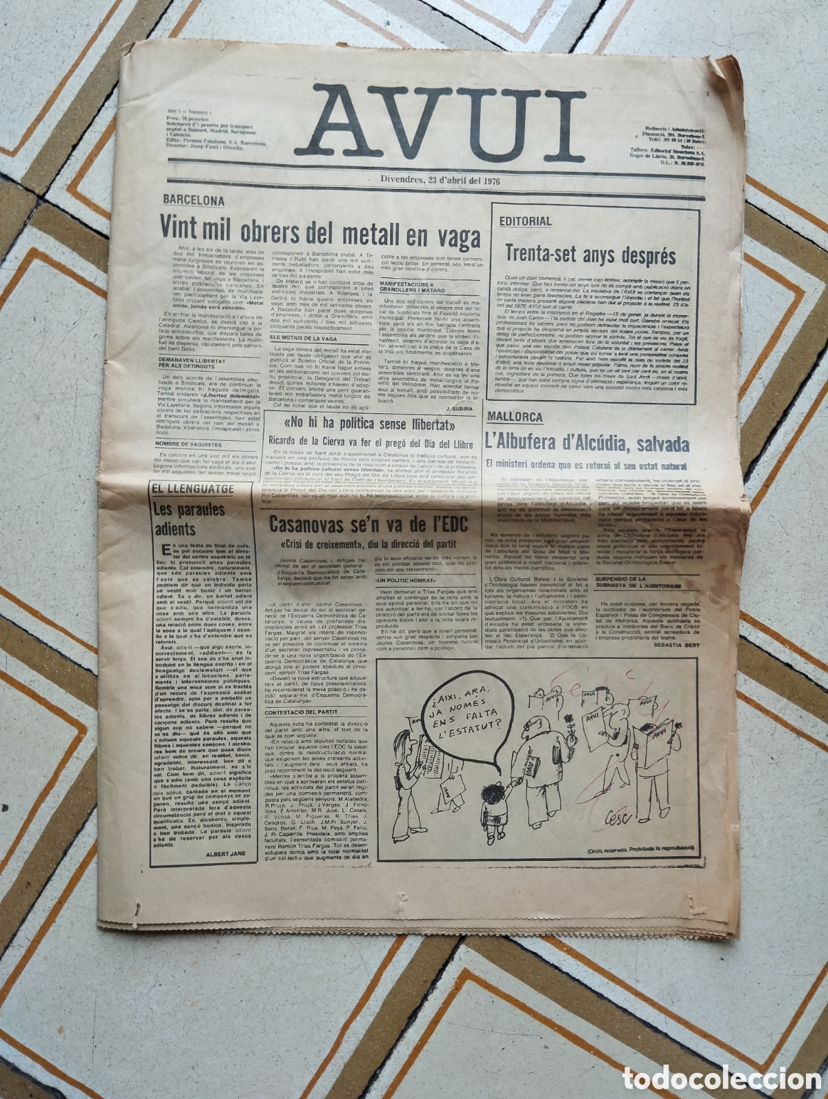 Coleccionismo de revistas y peri&oacute;dicos: SIGNAT CESC DIARI AVUI N&Uacute;MERO 1 SANT JORDI 1976 ARA NOM&Eacute;S ENS FALTA L'ESTATUT?