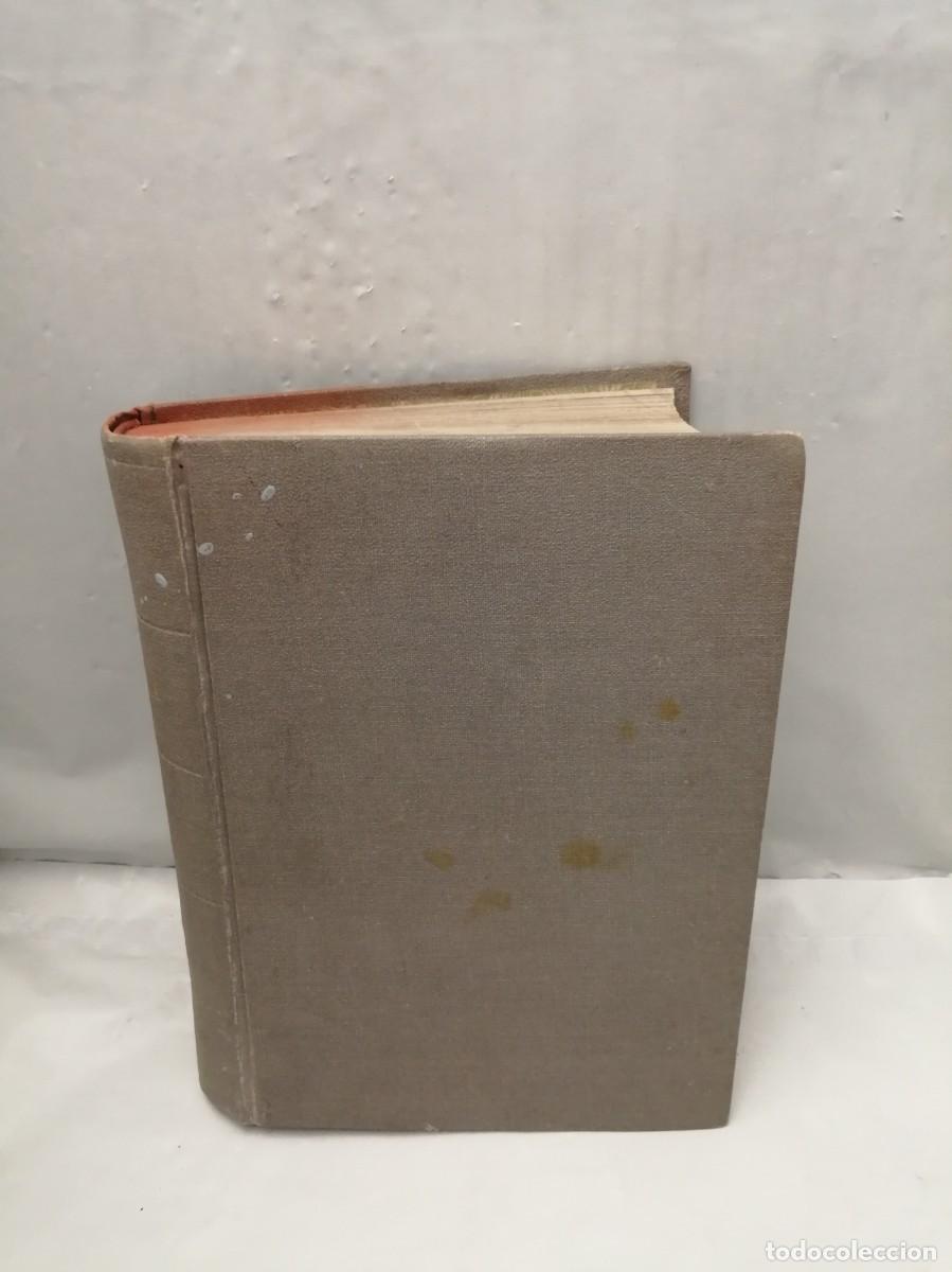 Collection Magazines and Newspapers: Revista ELLA, Obsequio de Mantequer&iacute;as Leonesas, 8 revistas N&ordm; 2 (Marzo 1955) a 9 (Septiembre 1956)