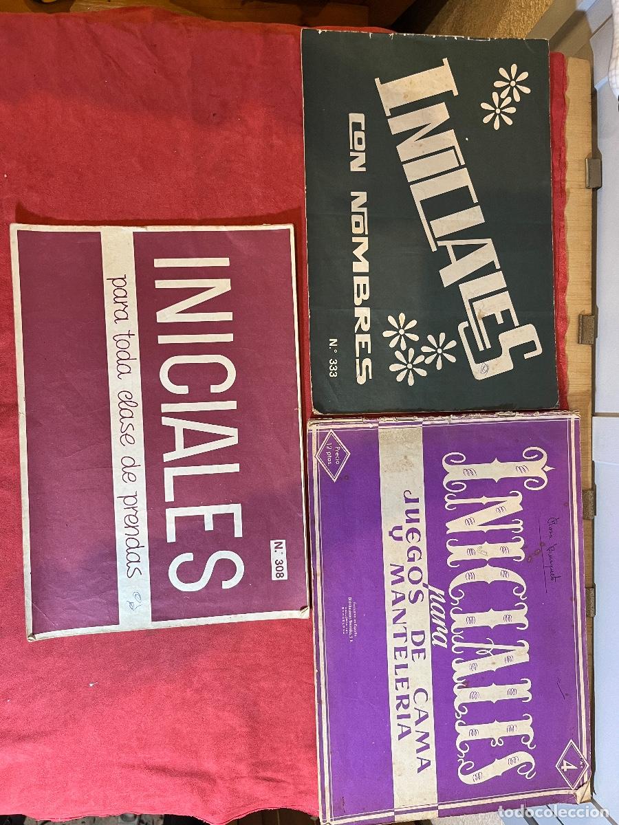 Coleccionismo de Revistas y Peri&oacute;dicos: Lote 3 &aacute;lbumes antiguos de iniciales para bordar &ndash; con nombres y monogramas &ndash; Distribuciones