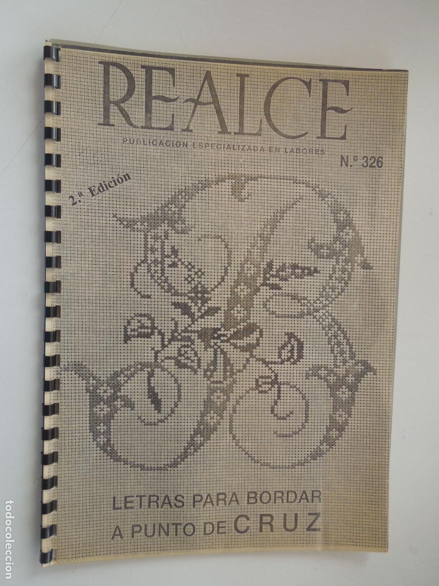 Colecionismo de Revistas e Jornais: REALCE PUBLICACION ESPECIALIZADA PARA LABORES N&ordm; 326 - LETRAS PARA BORDAR A PUNTO DE CRUZ