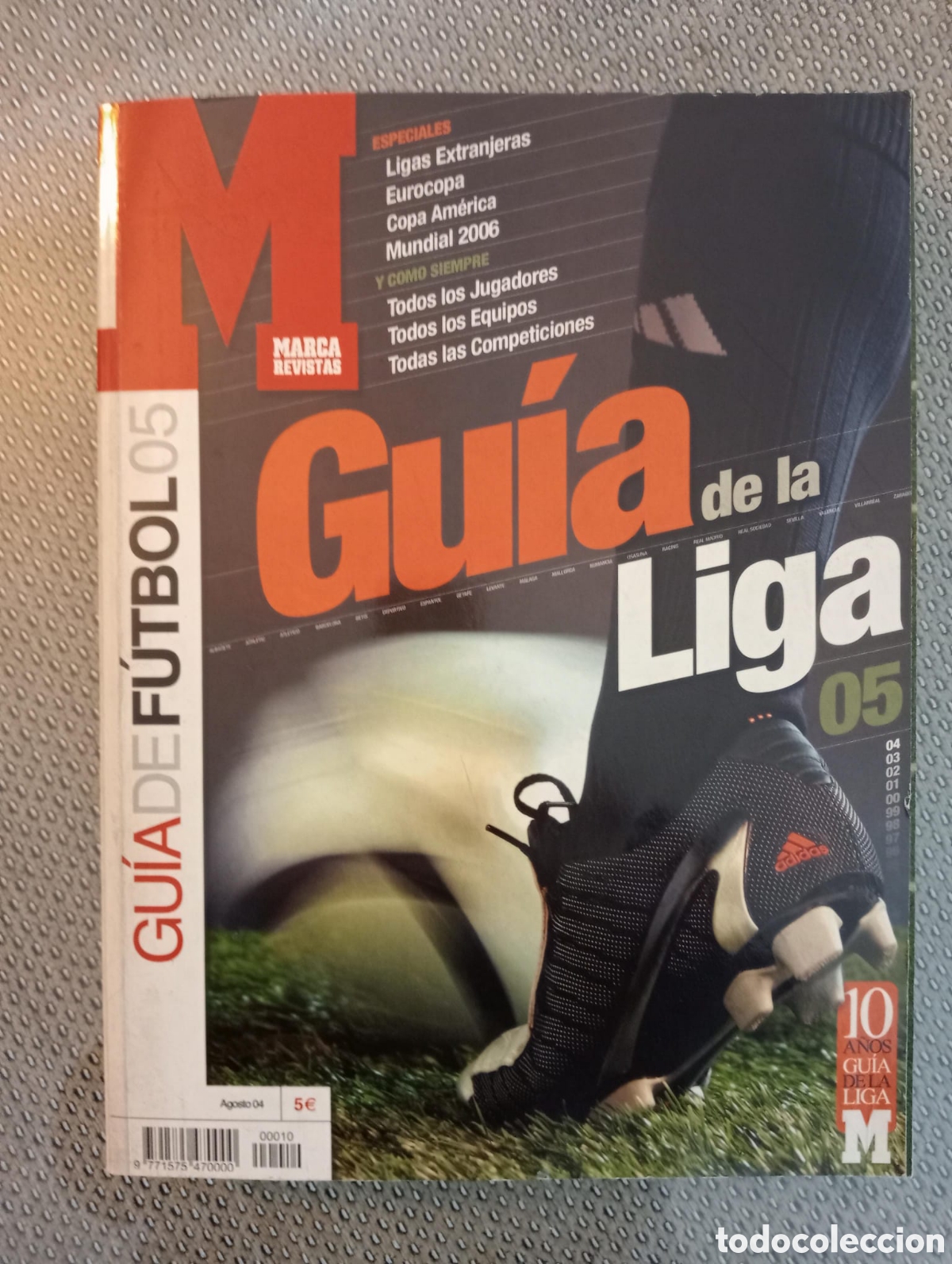 Coleccionismo de Revistas y Peri&oacute;dicos: Marca. Gu&iacute;a de la Liga. Gu&iacute;a de f&uacute;tbol. 2005