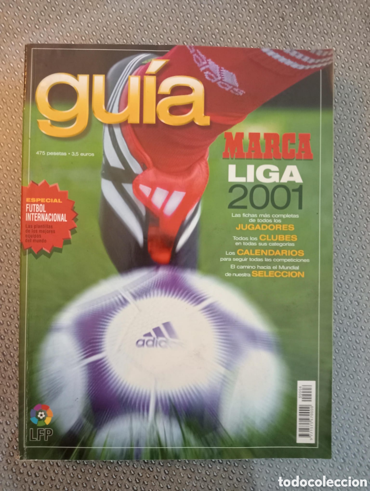 Coleccionismo de Revistas y Peri&oacute;dicos: Marca. Gu&iacute;a Liga. Gu&iacute;a de f&uacute;tbol. 2001