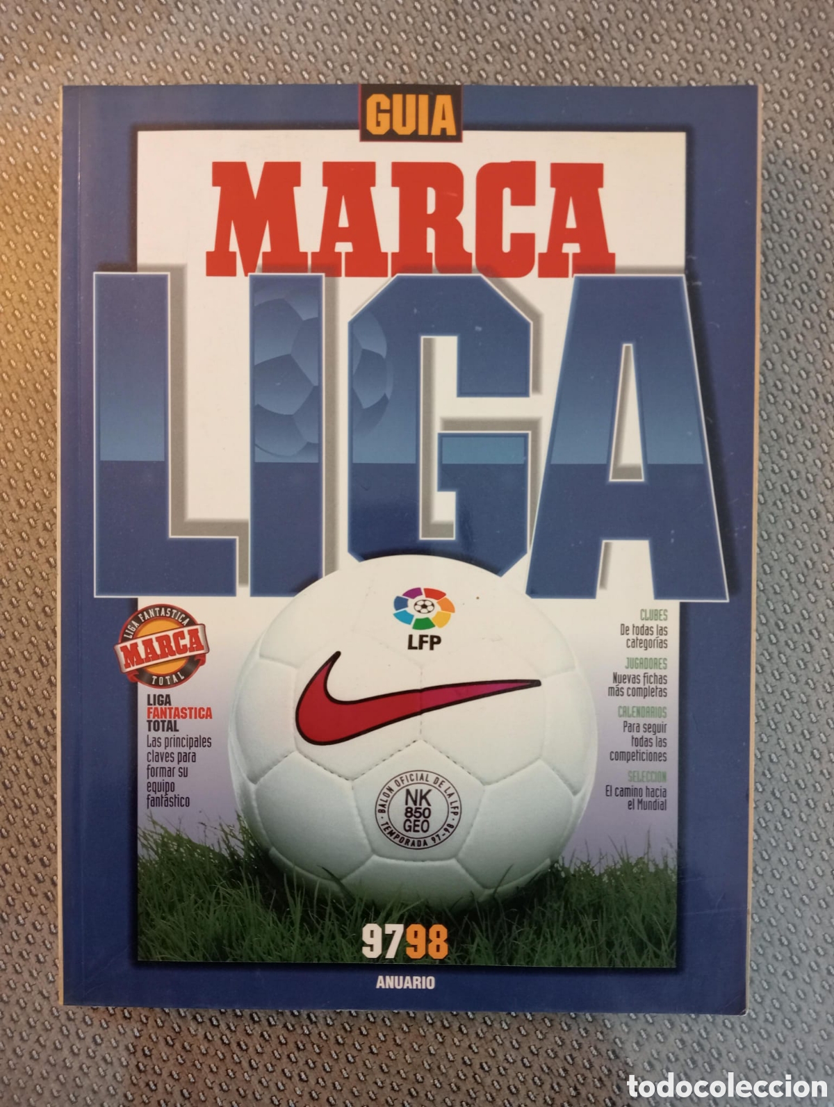 Coleccionismo de Revistas y Peri&oacute;dicos: Marca. Gu&iacute;a Liga. Gu&iacute;a de f&uacute;tbol. 97-98