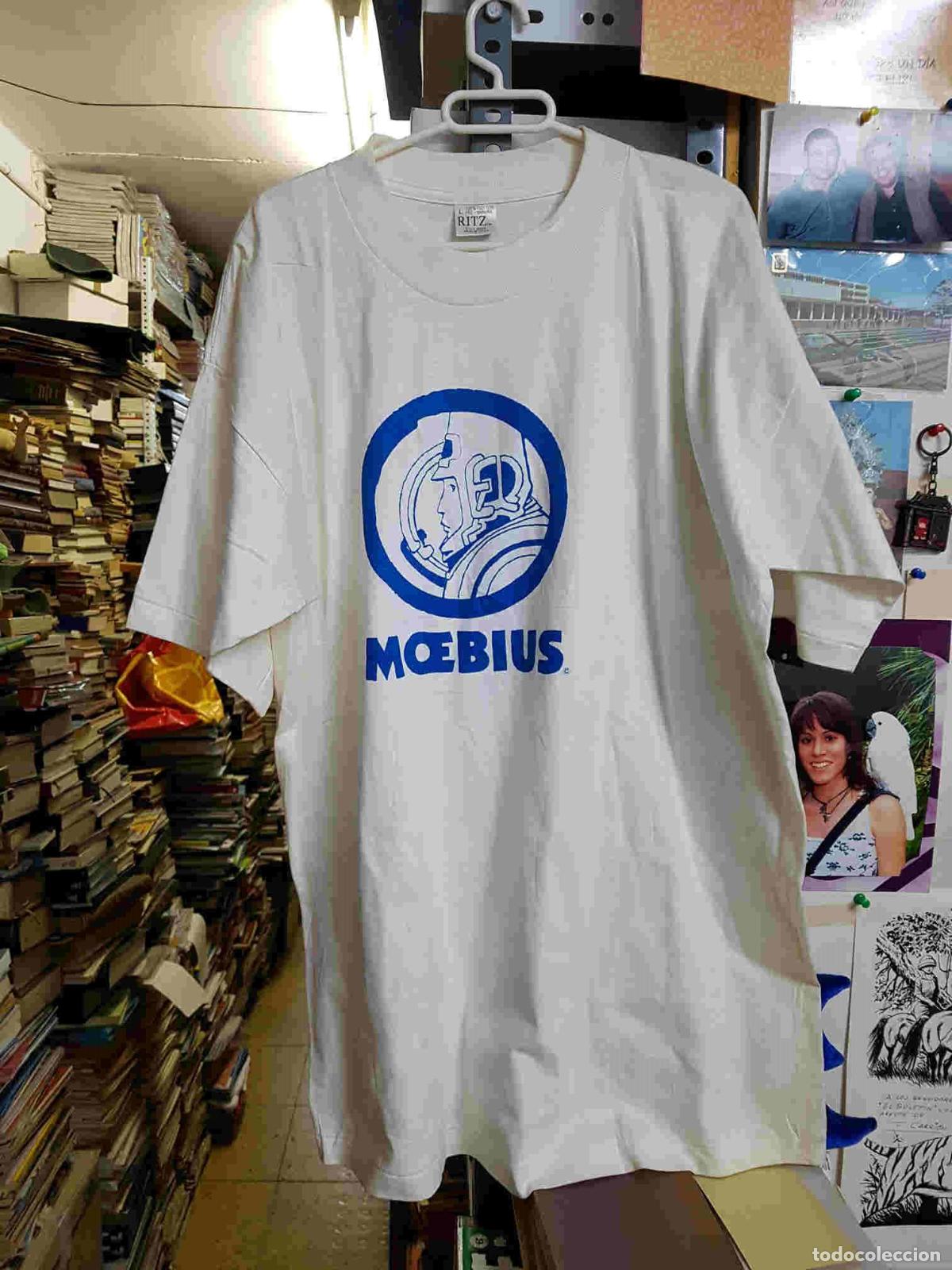 Coleccionismo de Revistas y Peri&oacute;dicos: Camiseta de Moebius blanca con dibujo azul. Talla L