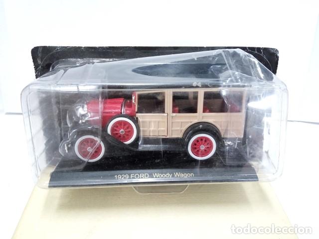 Sammeln von Zeitschriften und Zeitungen: Coche Escala/Scale Diecast Car: FORD WOODY WAGON, Rojo/Madera (1929) - VARIOS