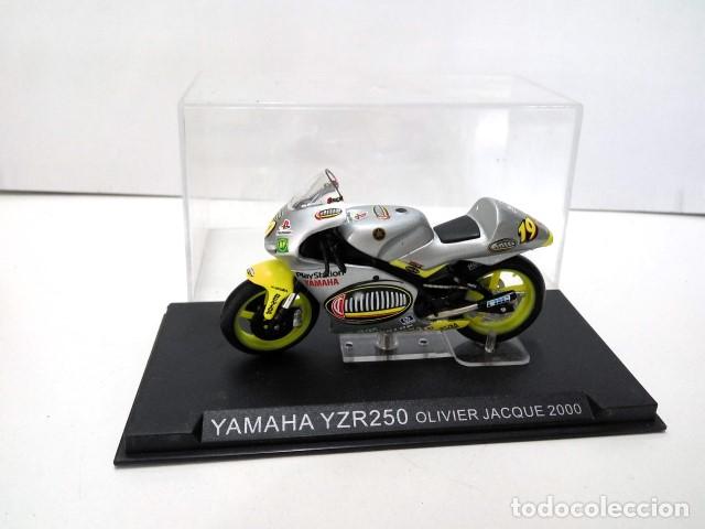 Sammeln von Zeitschriften und Zeitungen: Moto Escala/Scale Diecast Motocicle: YAMAHA YZR250 - Olivier Jacque (2000) - VARIOS