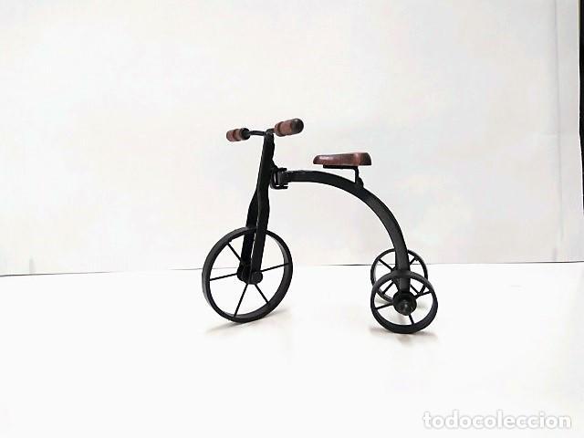 Sammeln von Zeitschriften und Zeitungen: TRICICLO DE MU&Ntilde;ECAS (Metalico con mangos y sillin de madera) - Varios