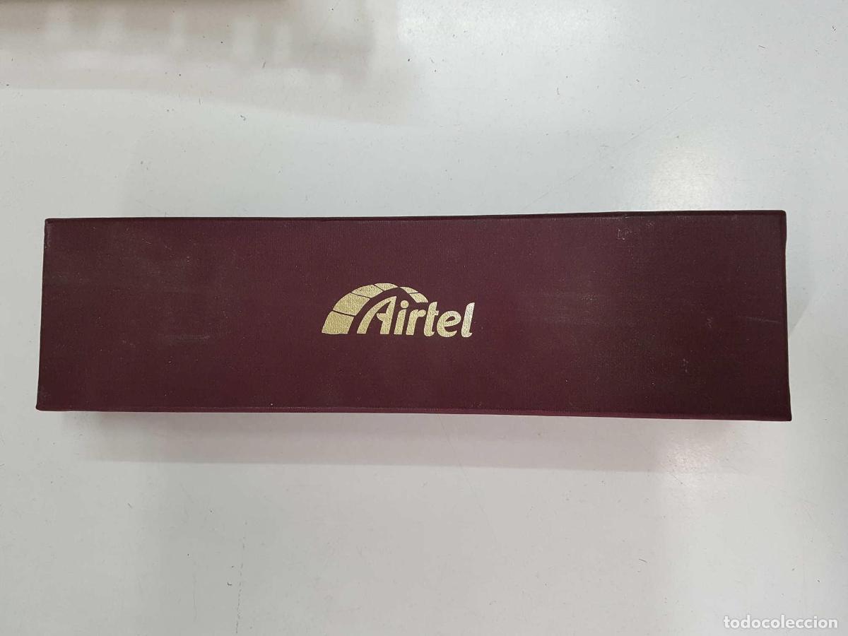 Coleccionismo de Revistas y Peri&oacute;dicos: Caja AIRTEL con dos abrecartas metalicos
