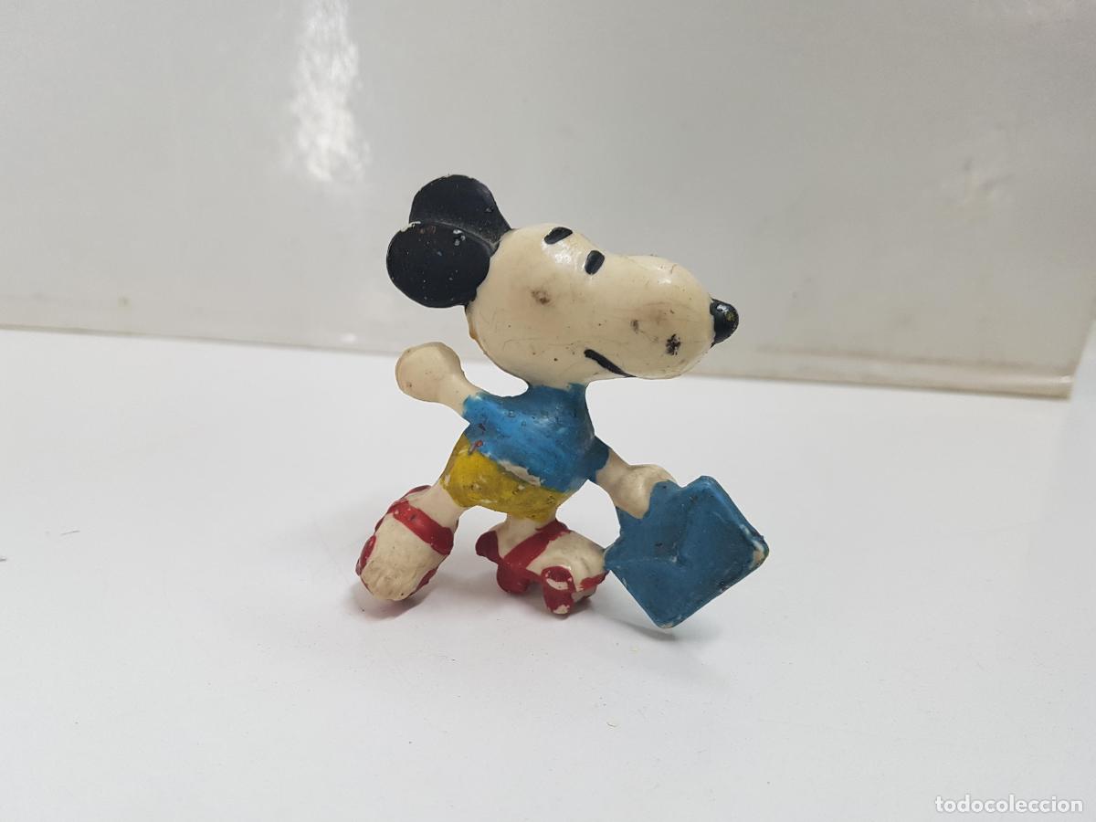 Collection Magazines and Newspapers: Figura comic Peanuts: Snoopy en patines