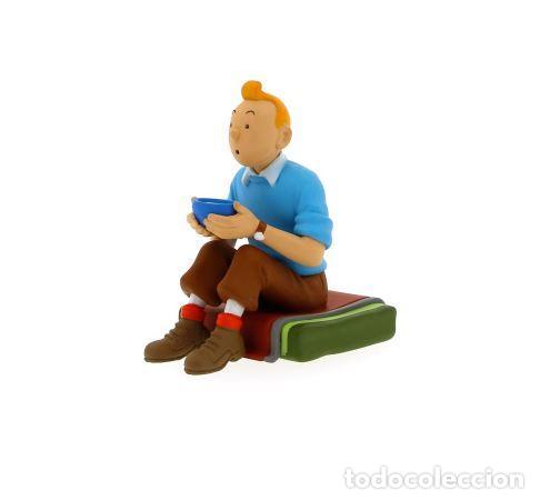 Coleccionismo de Revistas y Peri&oacute;dicos: TINTIN: Llavero PVC Tintin sentado en El Tibet - Figura de 5,5 cm (ref. #42544) - Varios