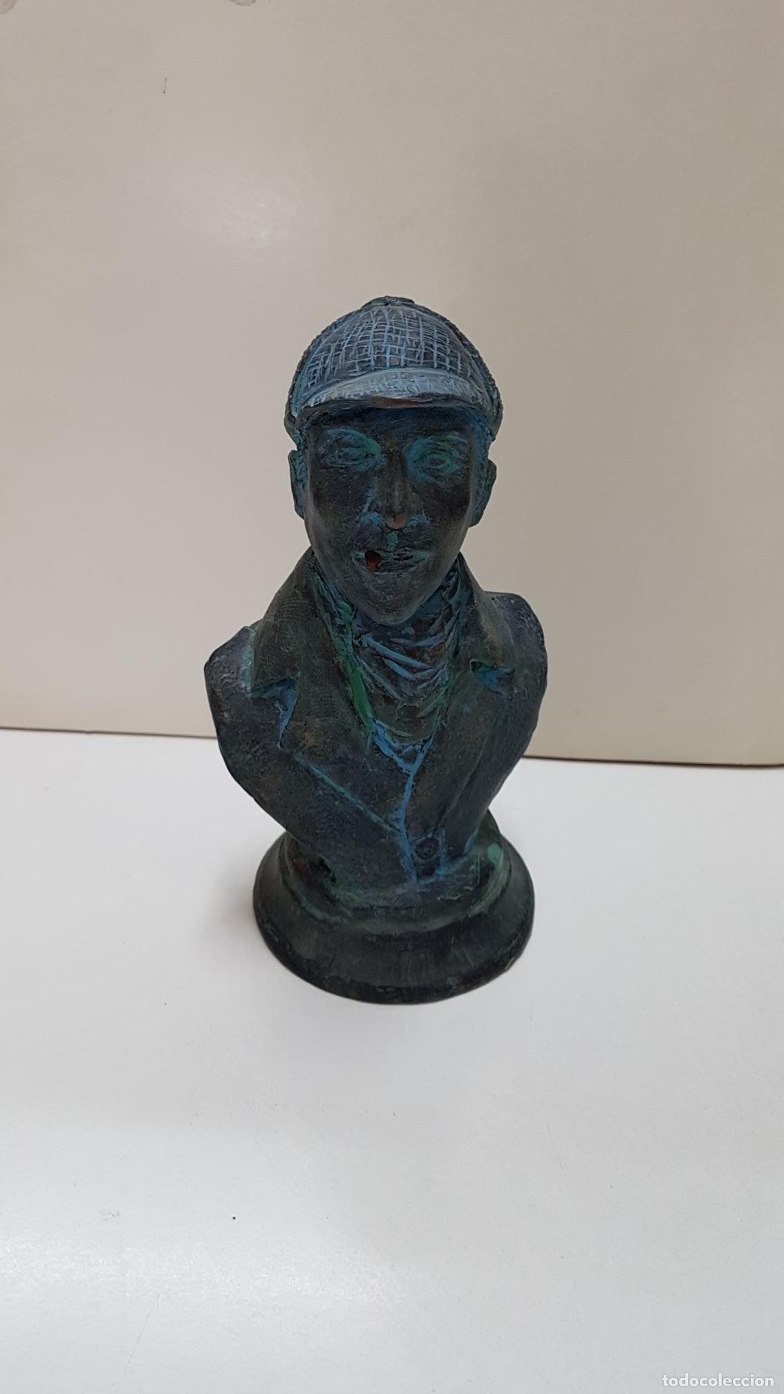 Collectionnisme de Revues et Journaux: Busto de resina: de Sherlock Holmes color bronce y los bordes azulados.