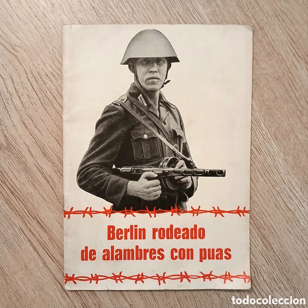Coleccionismo de Revistas y Peri&oacute;dicos: Revista &rdquo;Berl&iacute;n rodeado de alambres con p&uacute;as&rdquo;