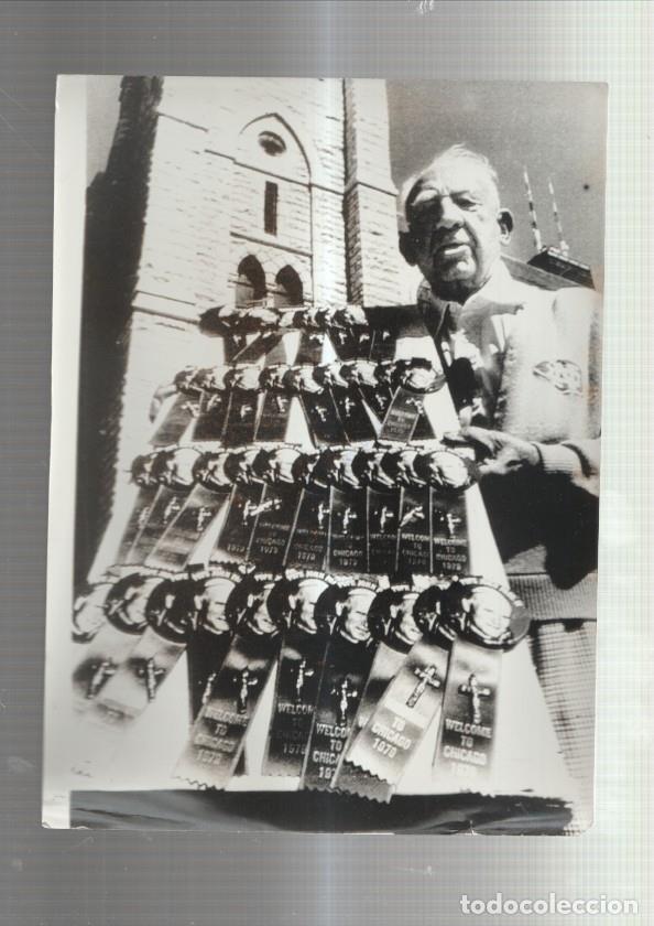 Colecionismo de Revistas e Jornais: Foto Prensa numrto 246: Exhibicion de medallas por William Newbould - Varios