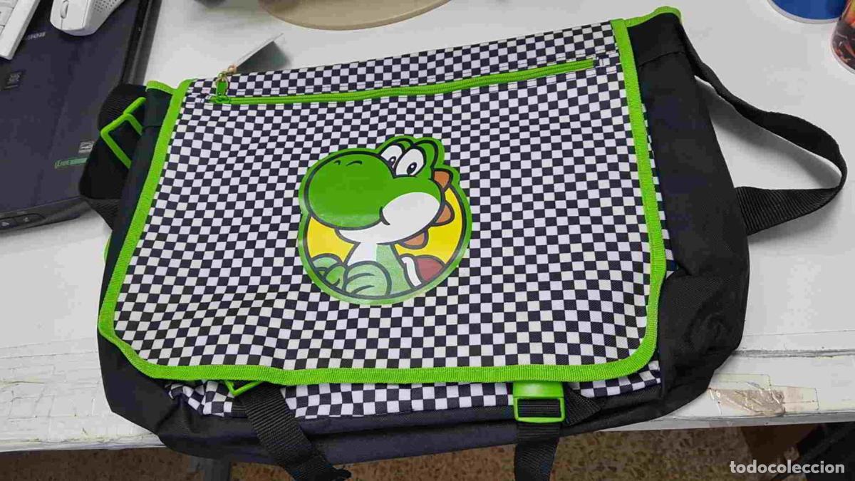 Collectionnisme de Revues et Journaux: Mochila de Yoshi: de Super Mario. 2016 Nintendo. Under license to Bioworld Europe - NULL