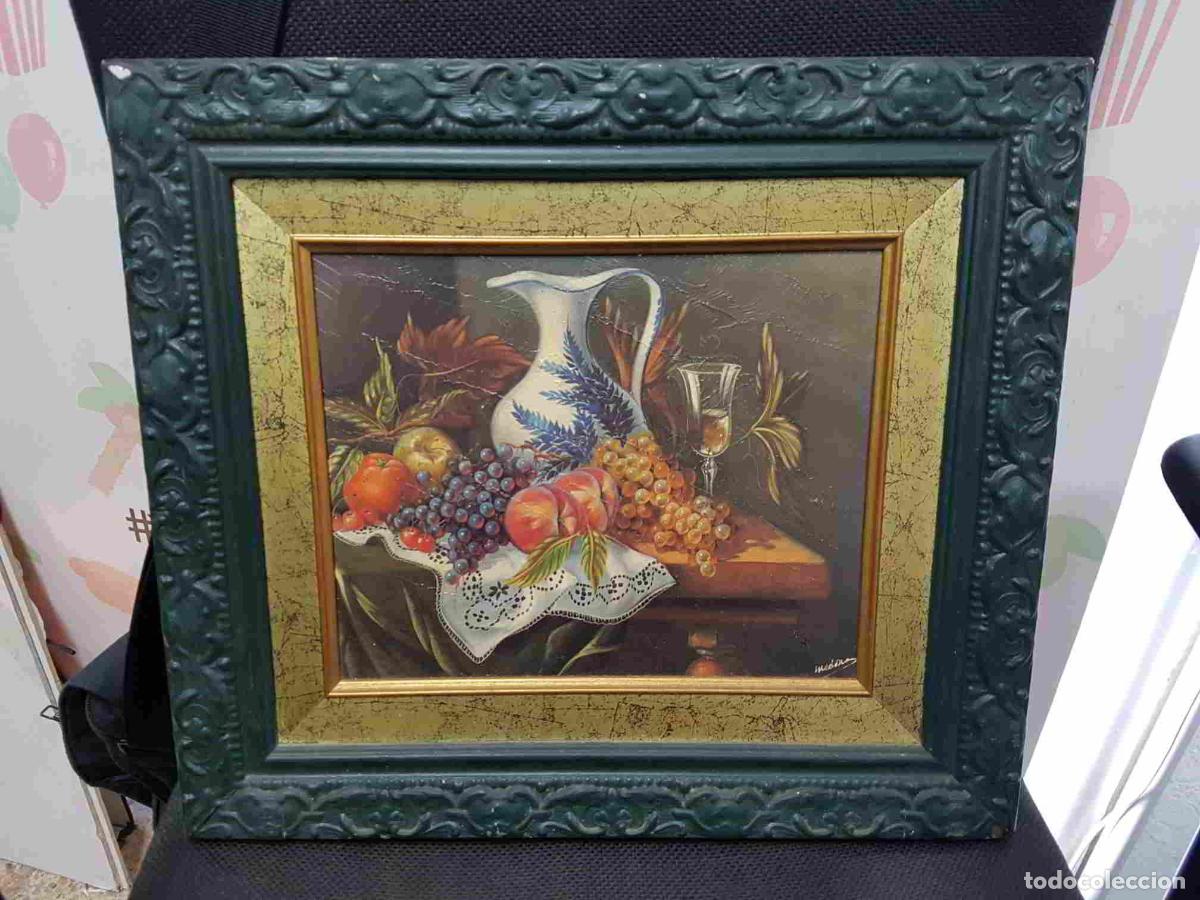 Coleccionismo de Revistas y Peri&oacute;dicos: Cuadro: bodegon con una jarra y frutas sobre una mesa. Marco de madera color verde oscuro