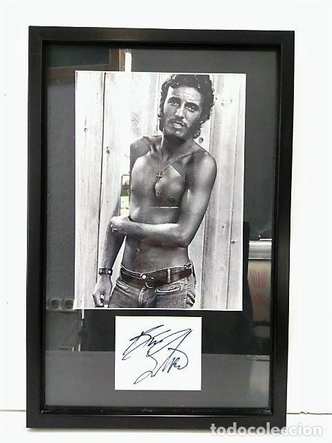 Coleccionismo de Revistas y Peri&oacute;dicos: CUADRO: AUTOGRAFO/Autoprah de BRUCE SPRINGSTEEN sobre Papel y Foto de 26cm x 19cm - Bruce Springstee